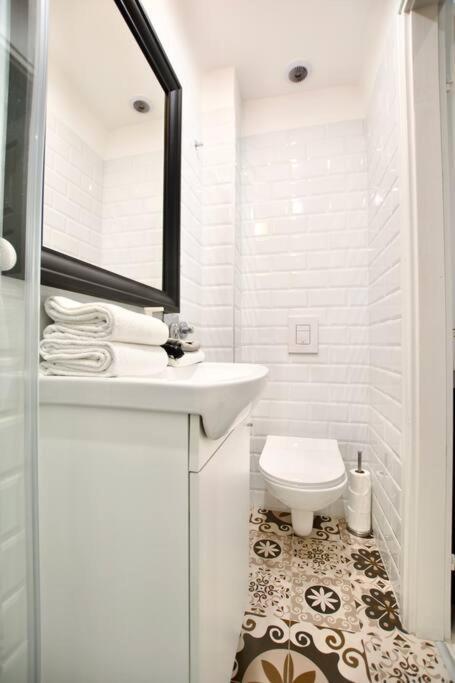 Standard Apartment By Hi5-St. King Mini Studio Budapest Eksteriør billede