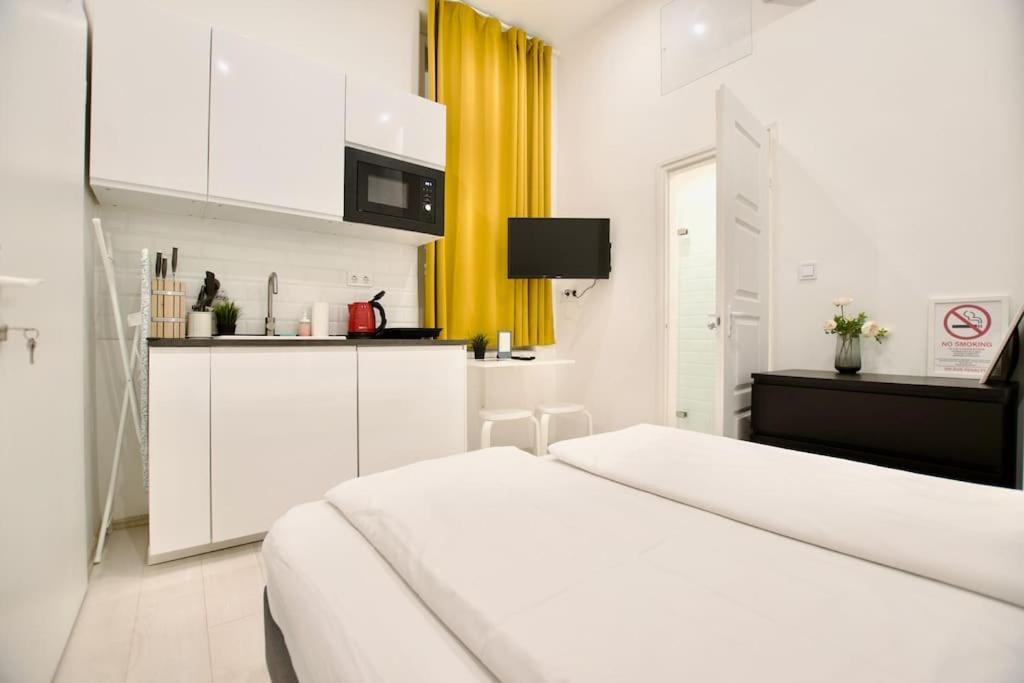 Standard Apartment By Hi5-St. King Mini Studio Budapest Eksteriør billede