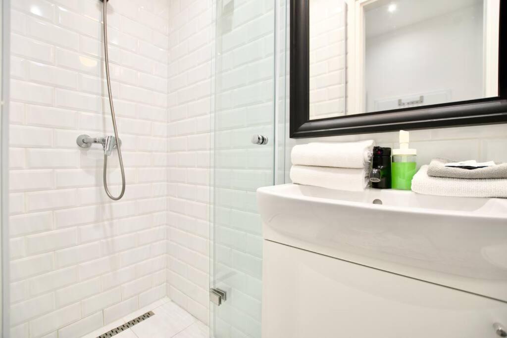 Standard Apartment By Hi5-St. King Mini Studio Budapest Eksteriør billede