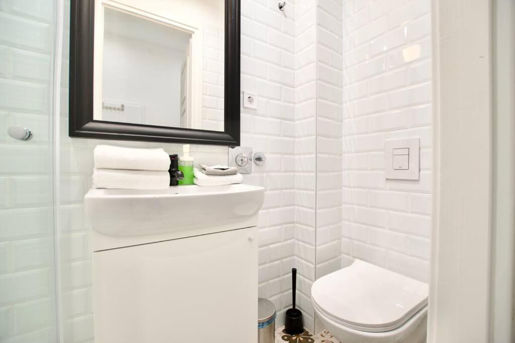 Standard Apartment By Hi5-St. King Mini Studio Budapest Eksteriør billede