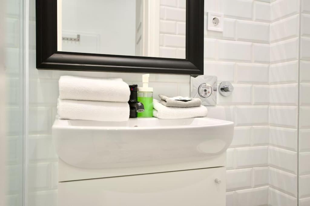 Standard Apartment By Hi5-St. King Mini Studio Budapest Eksteriør billede