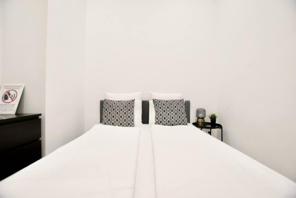 Standard Apartment By Hi5-St. King Mini Studio Budapest Eksteriør billede